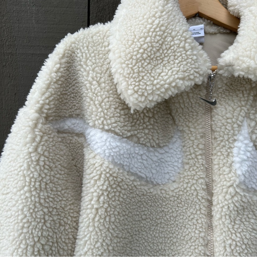 Nike Sportswear Swoosh Oversize Sherpa Jacket Women XL Rattan Sail DV7073206 NWT - Picture 5 of 13